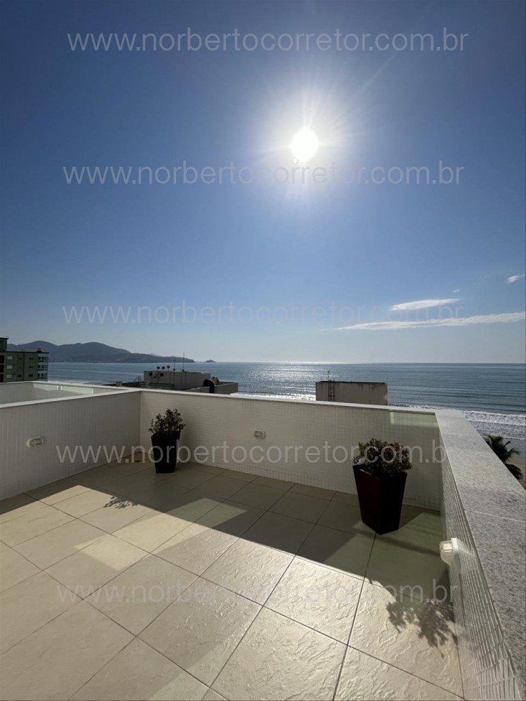 APARTAMENTO 03 SUTES QUADRA MAR EM MEIA PRAIA 