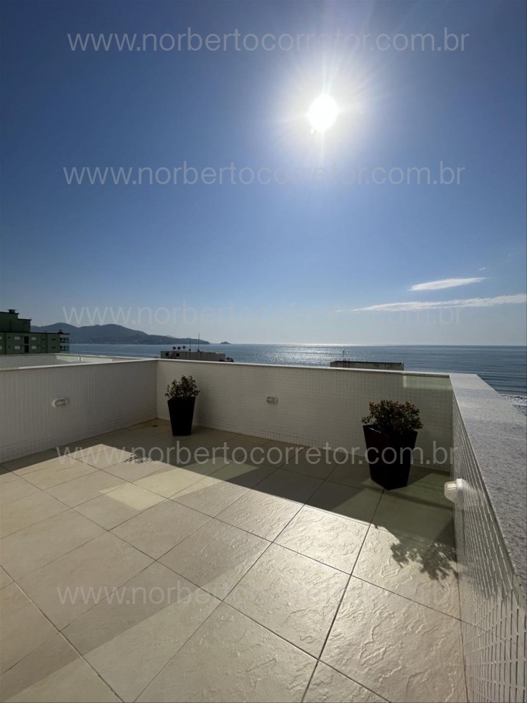 APARTAMENTO 03 SUTES QUADRA MAR EM MEIA PRAIA 