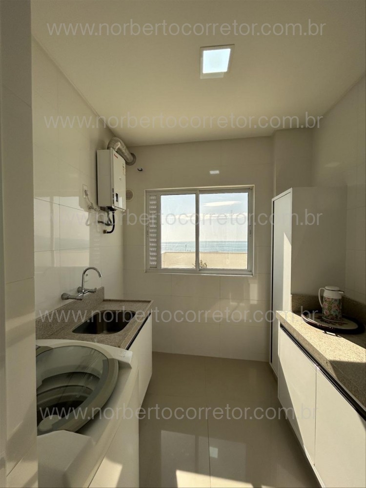 APARTAMENTO 03 SUTES QUADRA MAR EM MEIA PRAIA 