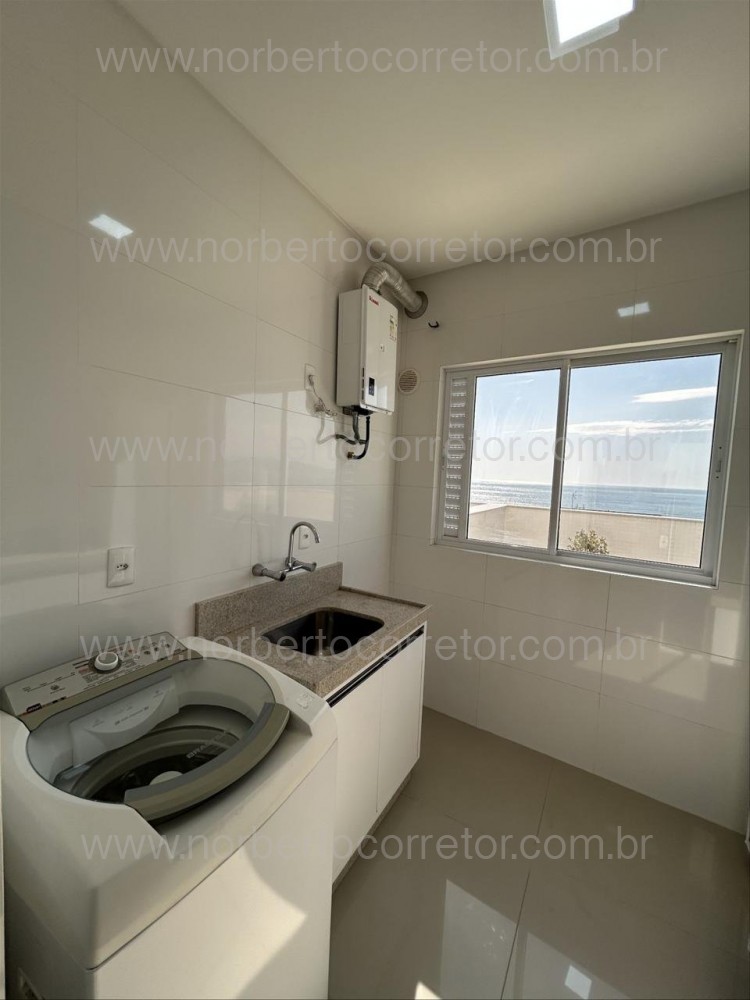 APARTAMENTO 03 SUTES QUADRA MAR EM MEIA PRAIA 
