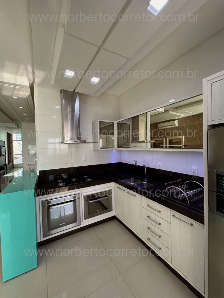 APARTAMENTO 03 SUTES QUADRA MAR EM MEIA PRAIA 