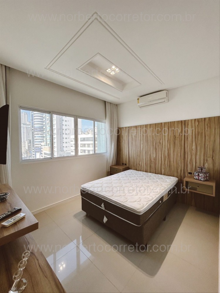 APARTAMENTO 03 SUTES QUADRA MAR EM MEIA PRAIA 