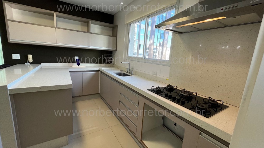 APARTAMENTO MOBILIADO A VENDA EM MEIA PRAIA 