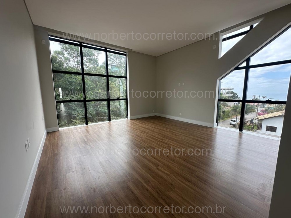 CASA A VENDA EM ITAPEMA NO CANTO DA PRAIA 