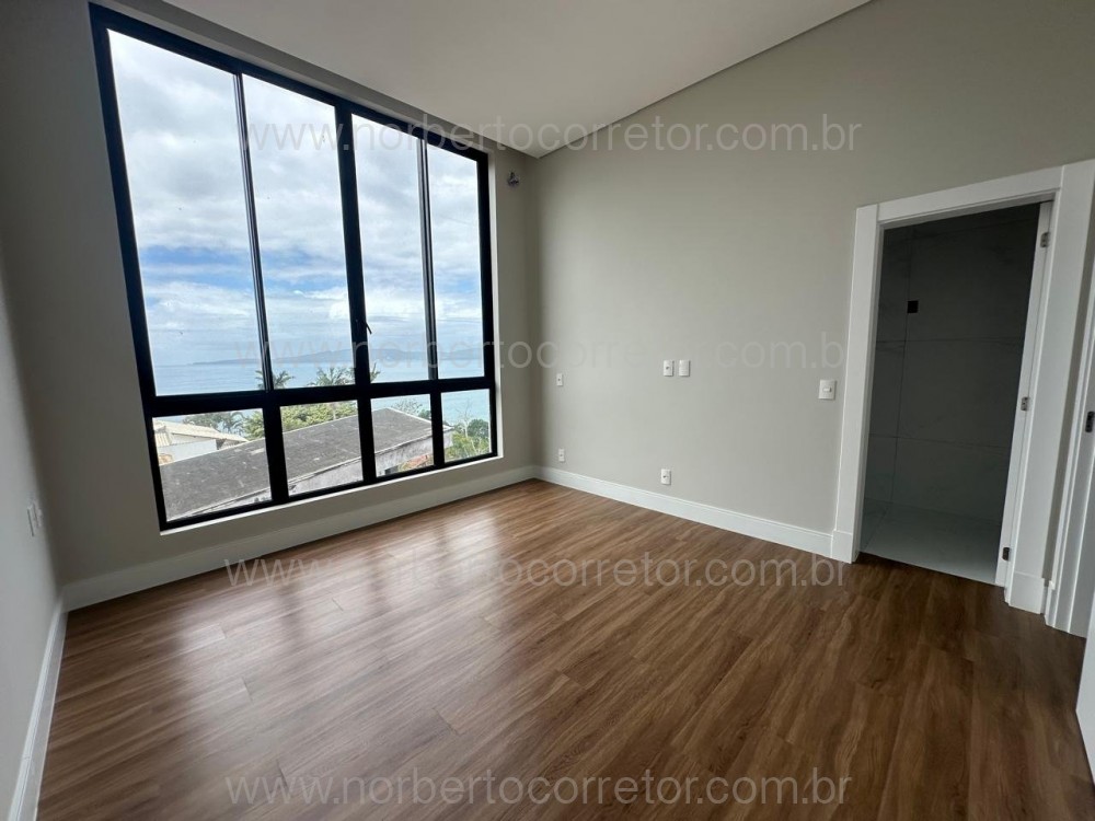 CASA A VENDA EM ITAPEMA NO CANTO DA PRAIA 