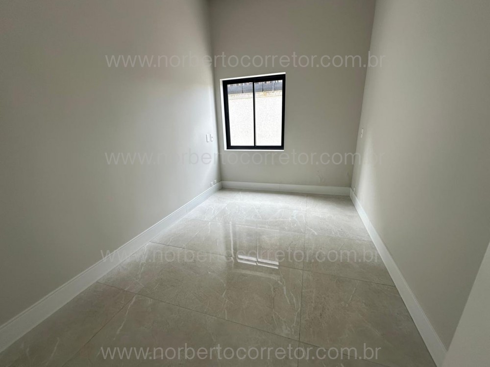 CASA A VENDA EM ITAPEMA NO CANTO DA PRAIA 