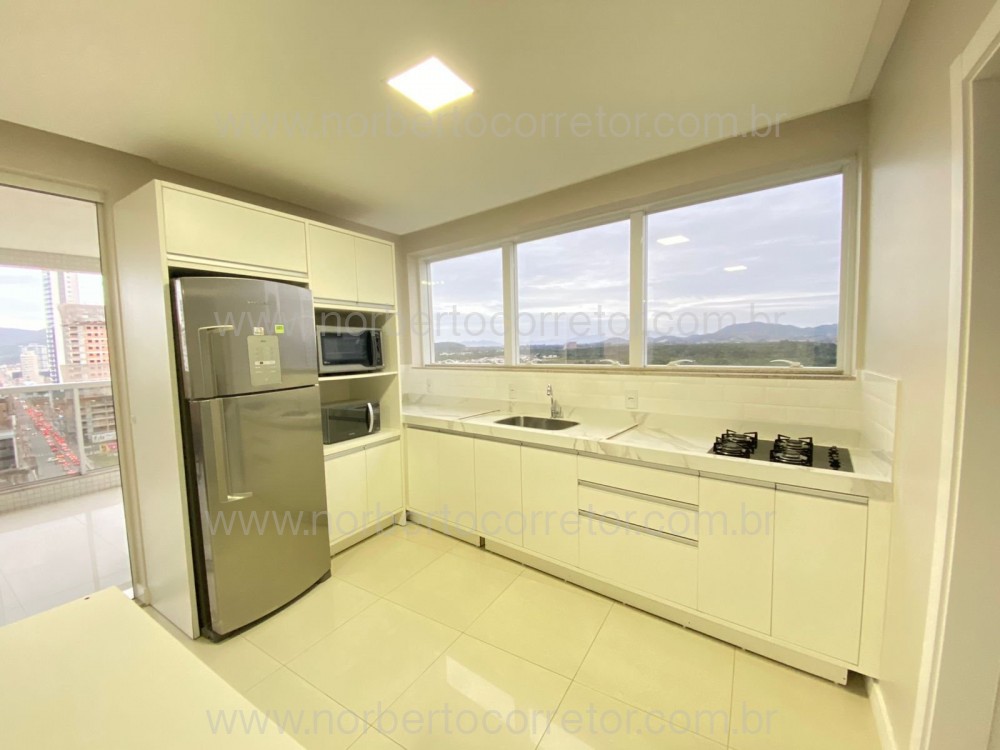 Apartamento 3 dormitrios , quadra mar, Itapema SC