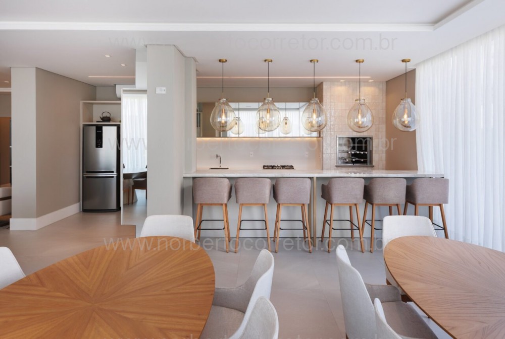 APARTAMENTO MOBILIADO A VENDA EM MEIA PRAIA 