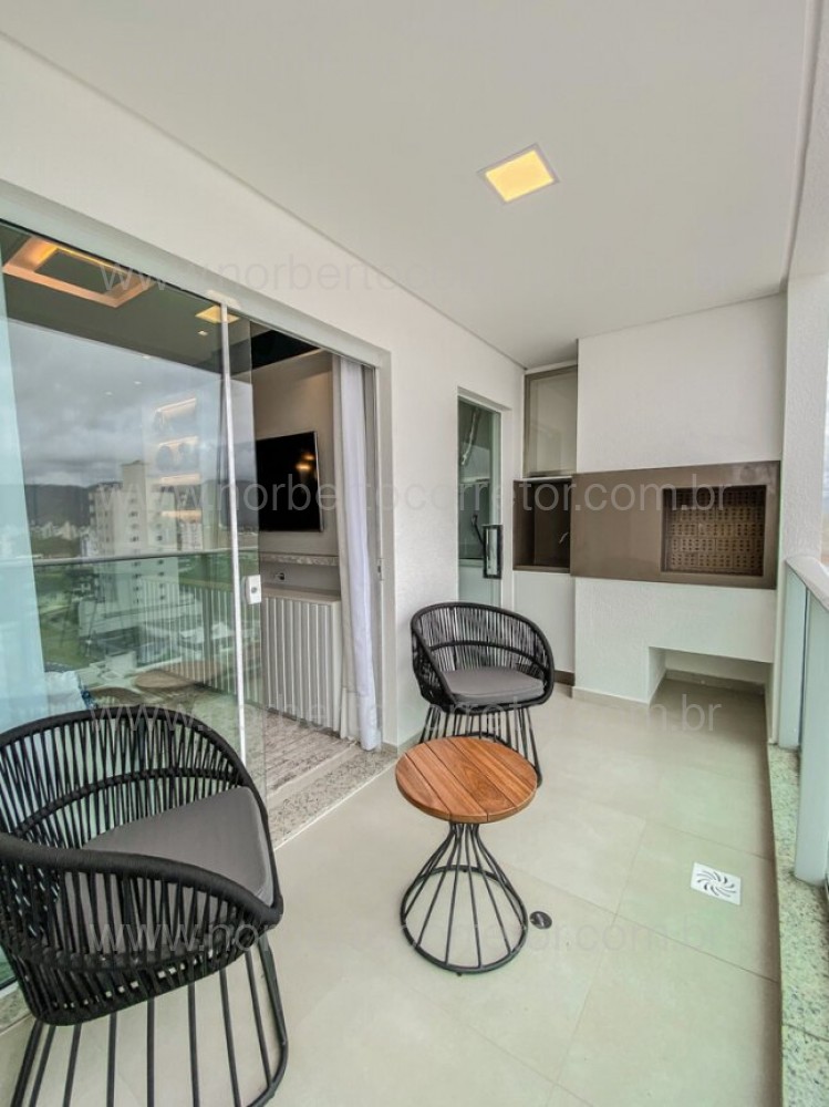 APARTAMENTO MOBILIADO A VENDA EM MEIA PRAIA 