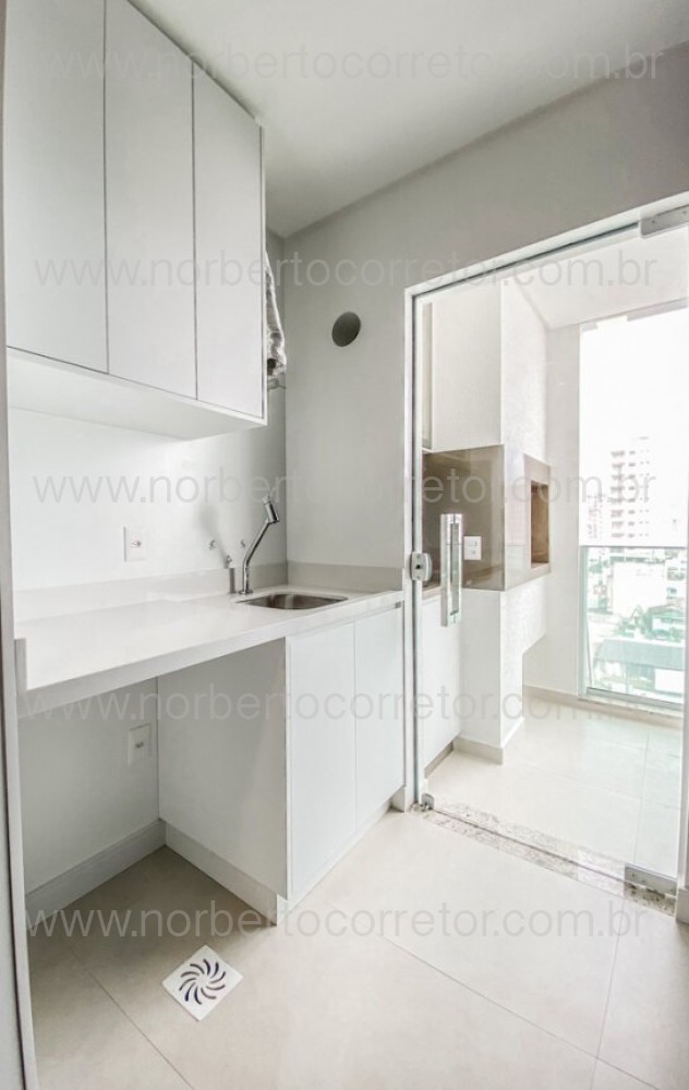 APARTAMENTO MOBILIADO A VENDA EM MEIA PRAIA 