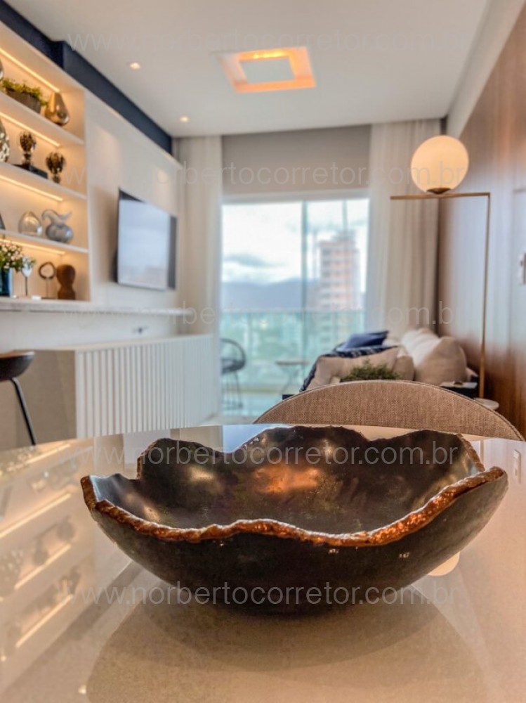 APARTAMENTO MOBILIADO A VENDA EM MEIA PRAIA 