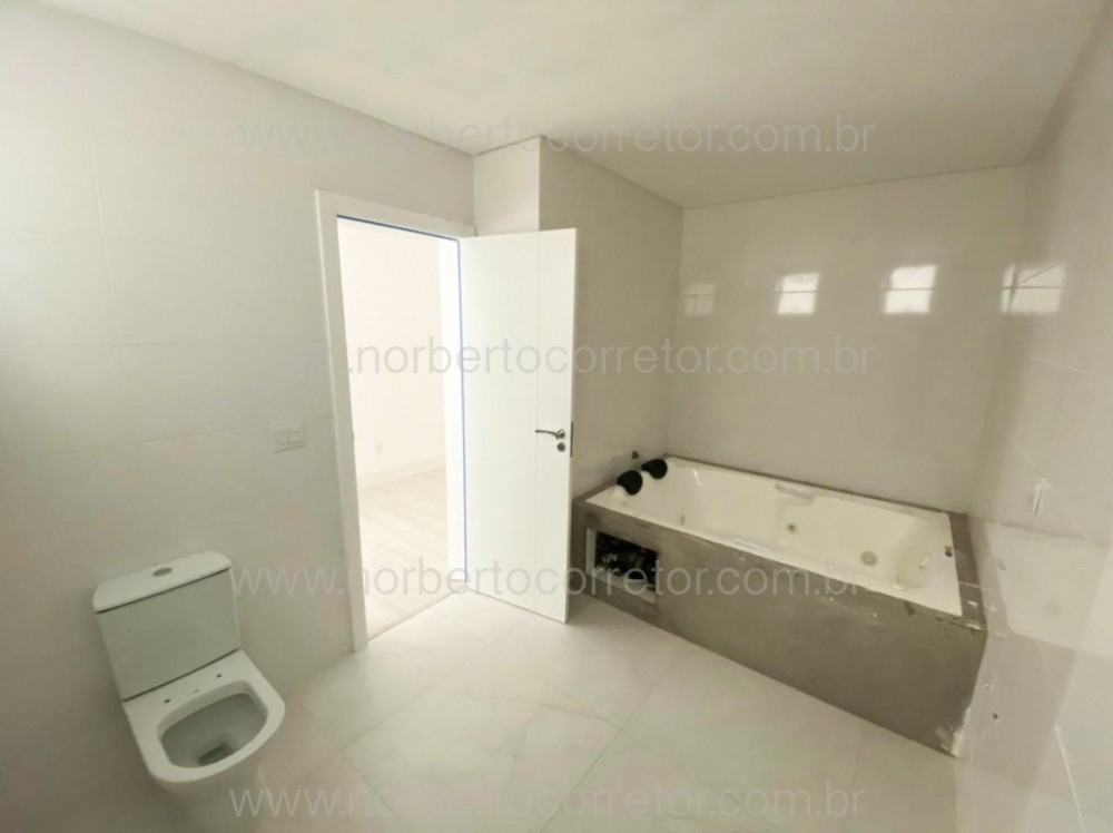 APARTAMENTO FRENTE MAR A VENDA EM MEIA PRAIA