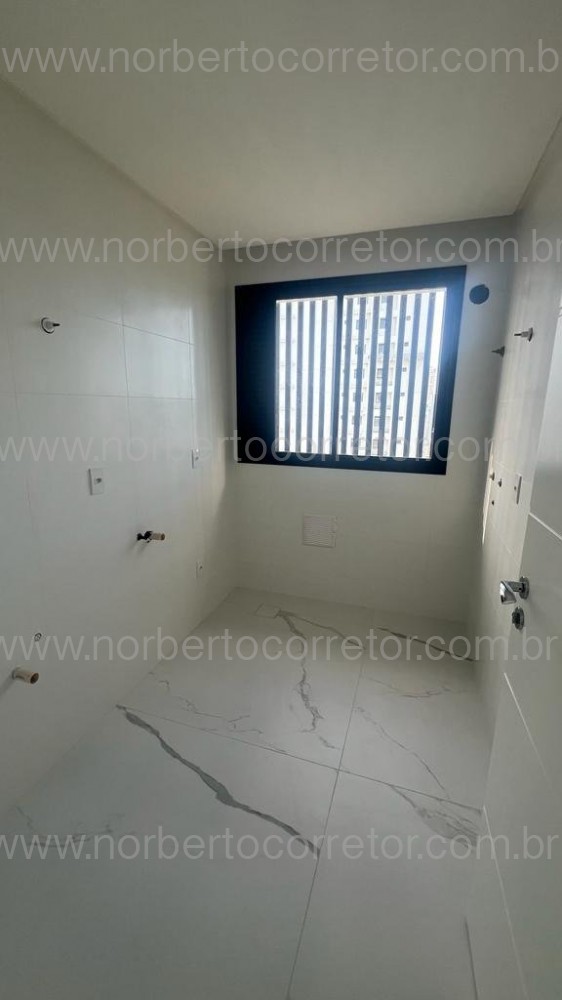 APARTAMENTO 04 SUITES A VENDA MEIA PRAIA