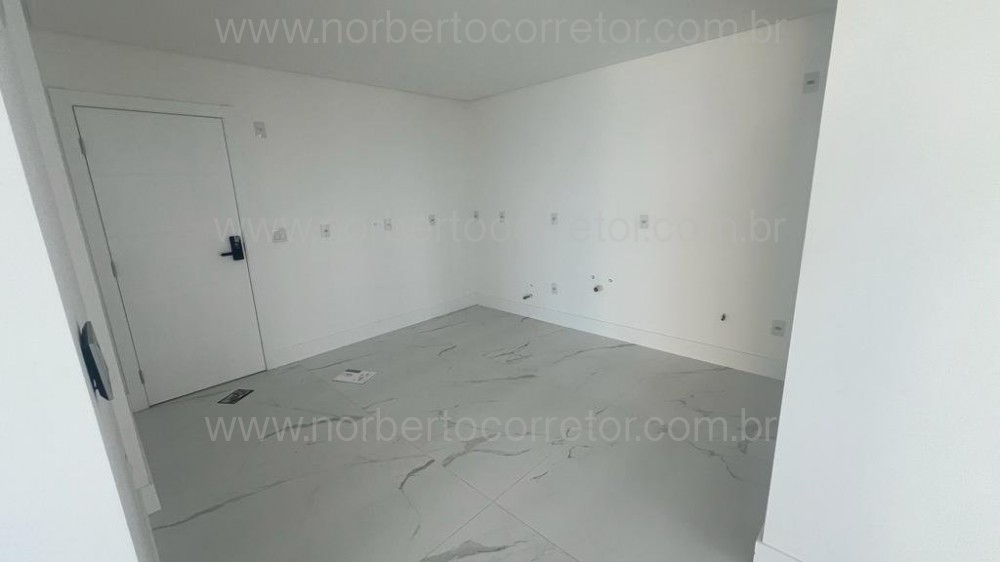 APARTAMENTO 04 SUITES A VENDA MEIA PRAIA