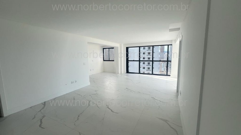 APARTAMENTO 04 SUITES A VENDA MEIA PRAIA