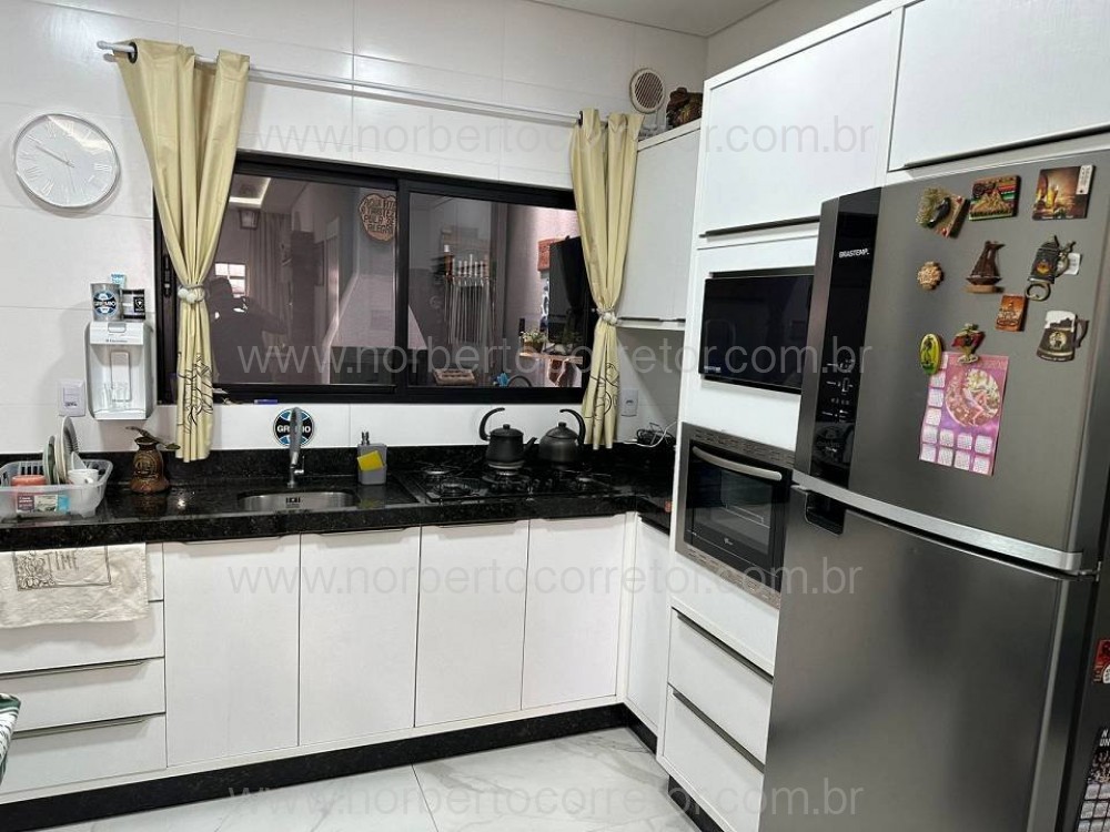 SOBRADO 02 SUTES  EM  ITAPEMA SC