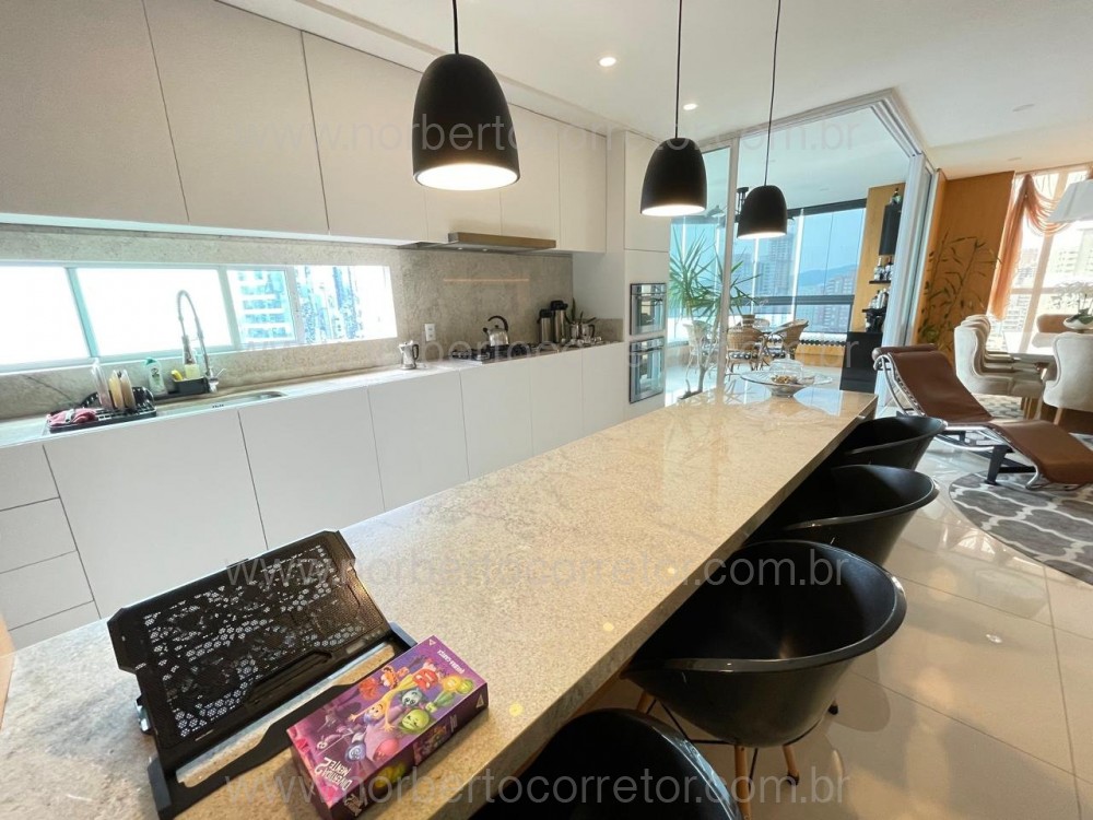 Apartamento 4 sutes, Meia Praia, Itapema SC 