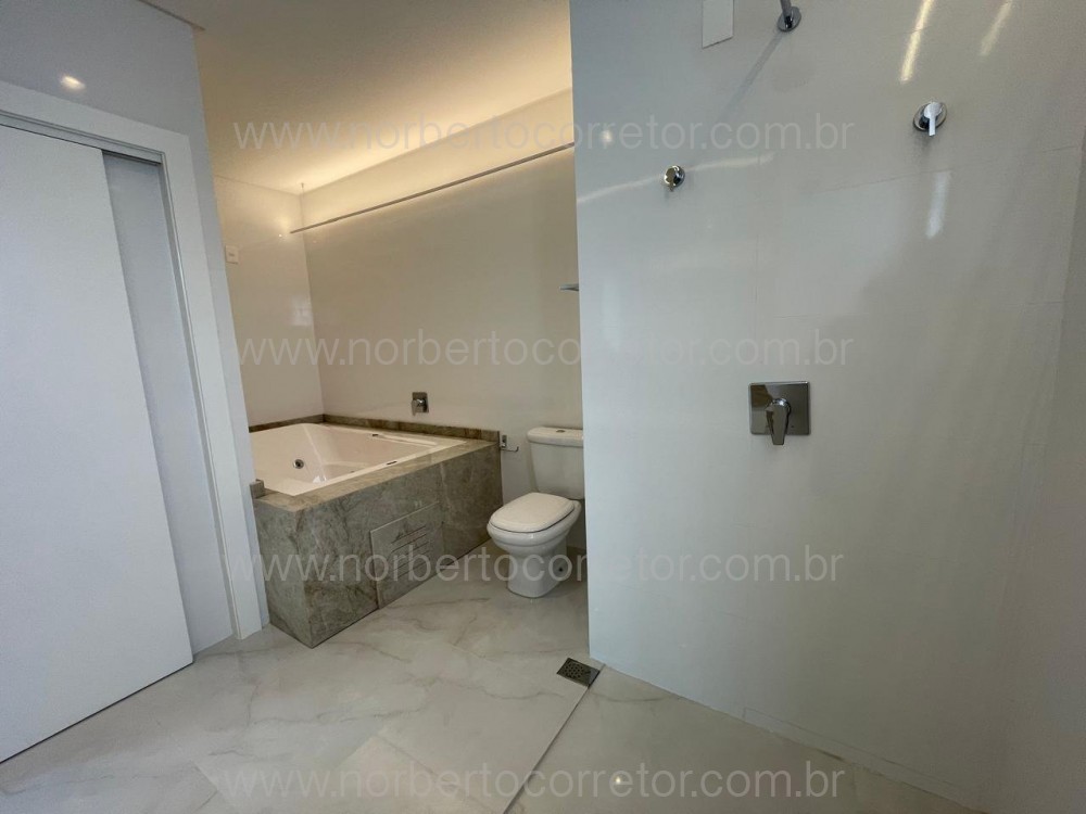 Cobertura duplex, quadra mar, Meia Praia, Itapema 