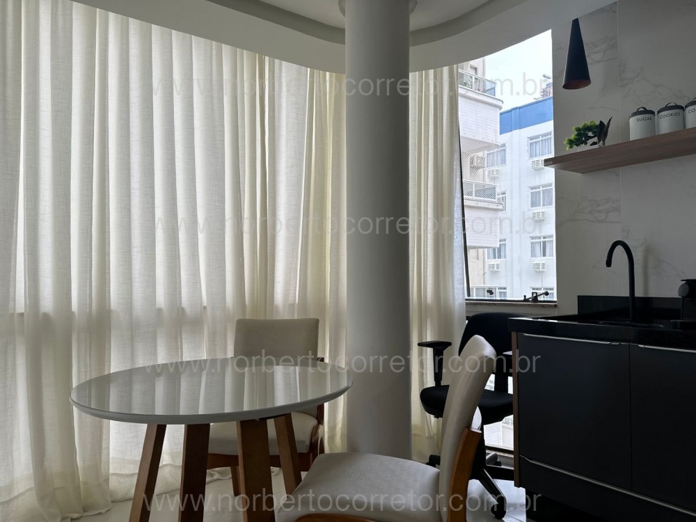 Apartamento 2 dormitrios, P na areia Itapema 