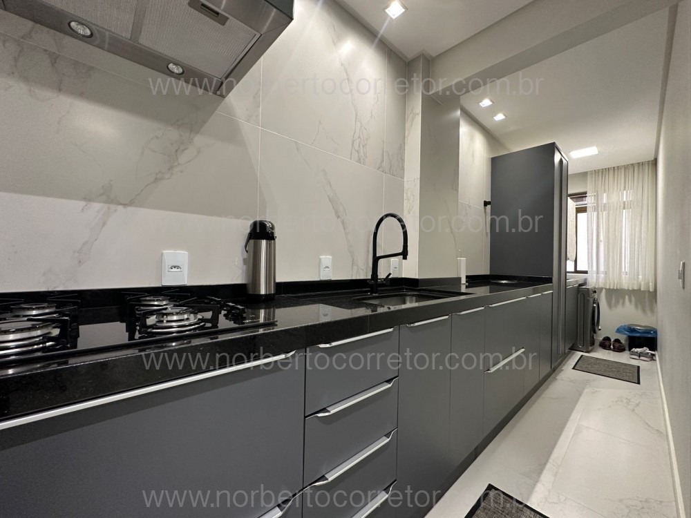 Apartamento 2 dormitrios, P na areia Itapema 