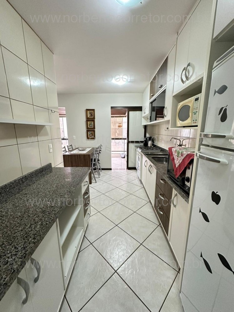Apartamento 3 dormitrios quadra mar, Itapema SC 