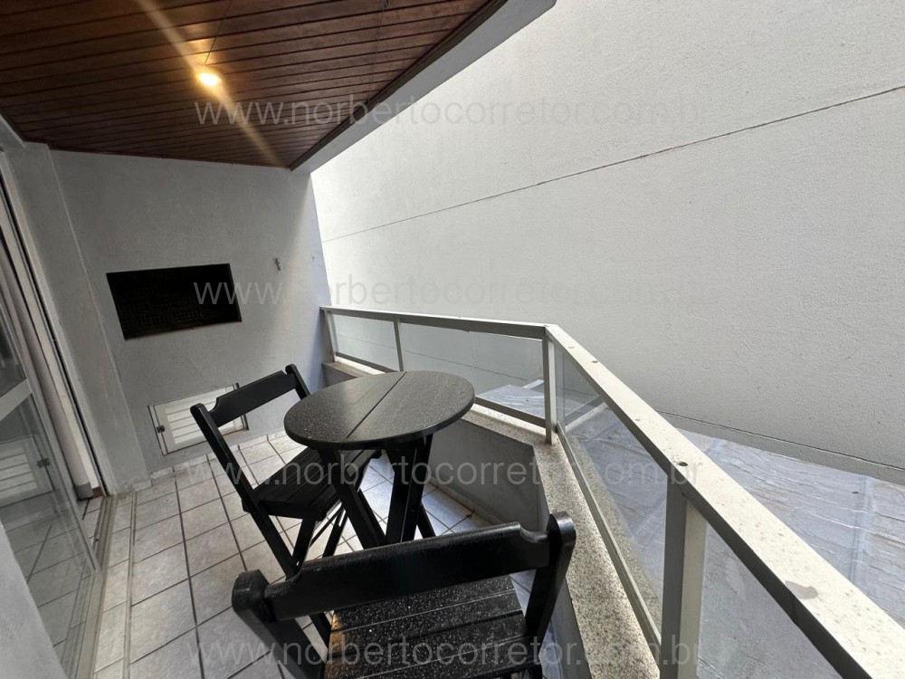 Apartamento 02 Dormitrios em Meia Praia - Itapema