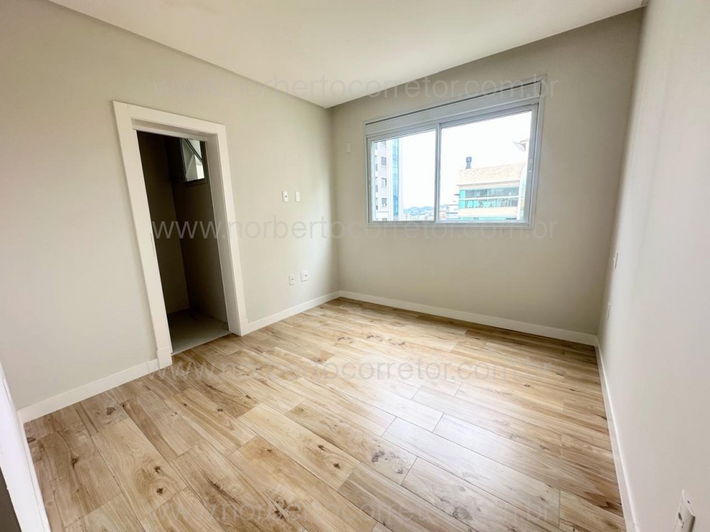 Apartamento 03 sutes em Meia Praia Itapema SC 