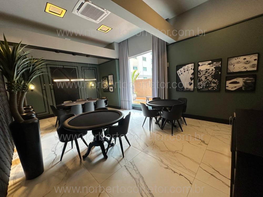 Apartamento 03 sutes em Meia Praia Itapema SC 