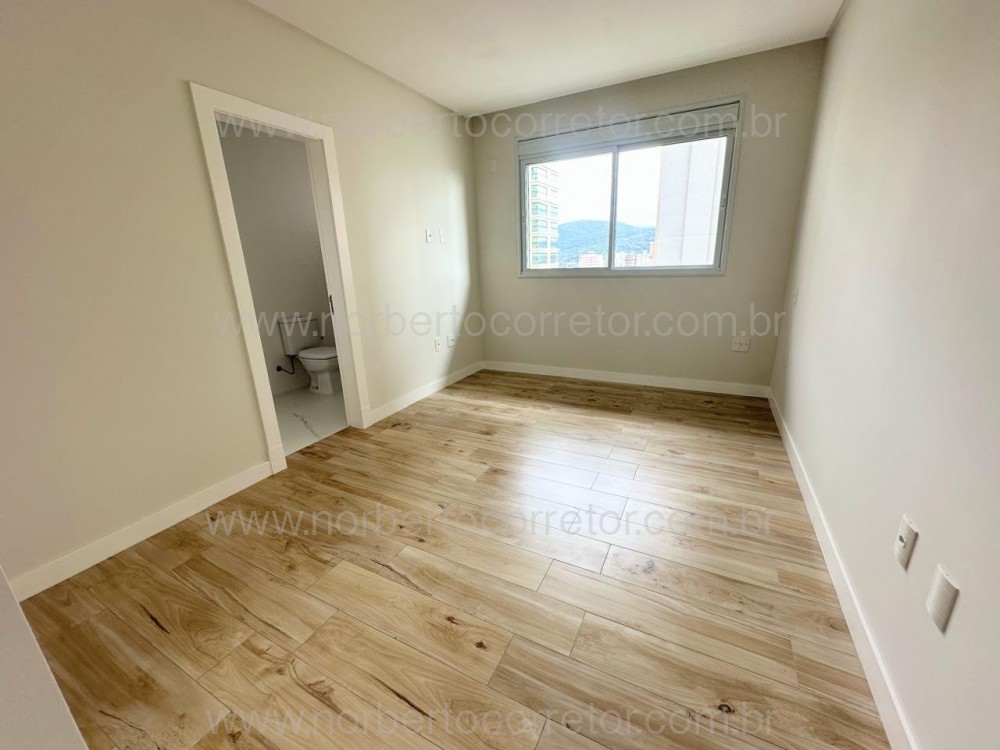 Apartamento 03 sutes em Meia Praia Itapema SC 