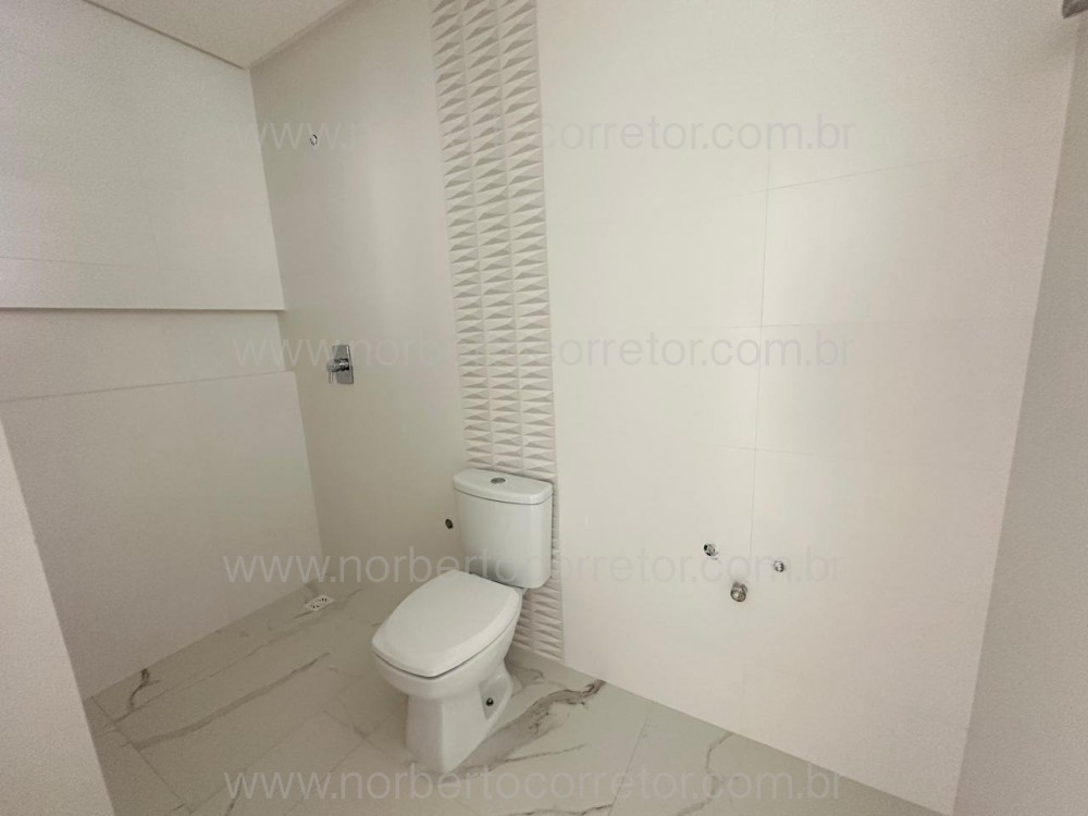 Apartamento 03 sutes em Meia Praia Itapema SC 