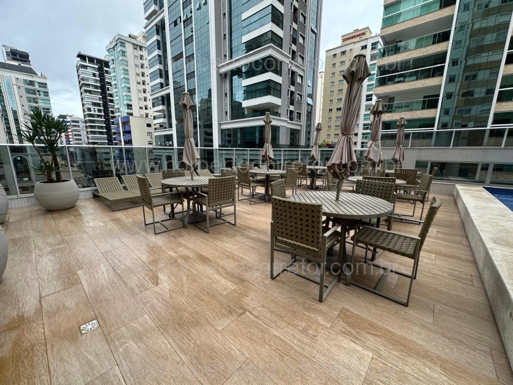 Apartamento 03 sutes em Meia Praia Itapema SC 