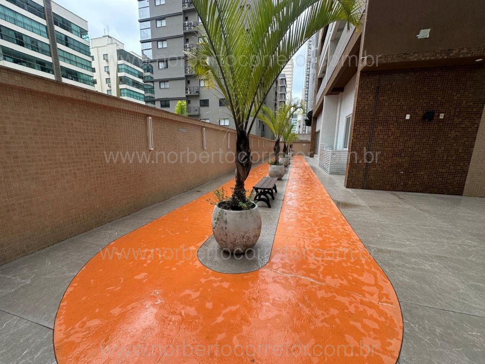 Apartamento 03 sutes em Meia Praia Itapema SC 