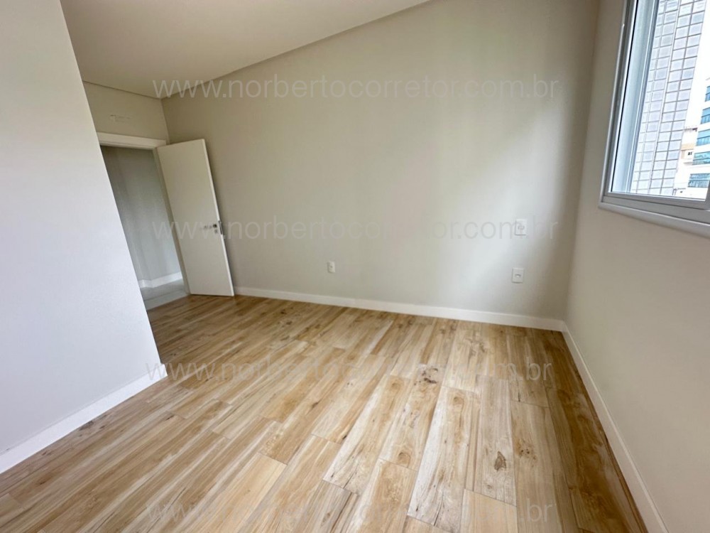 Apartamento 03 sutes em Meia Praia Itapema SC 