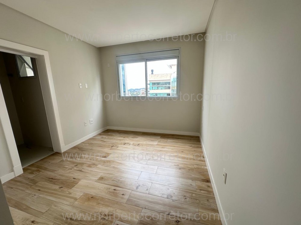 Apartamento 03 sutes em Meia Praia Itapema SC 