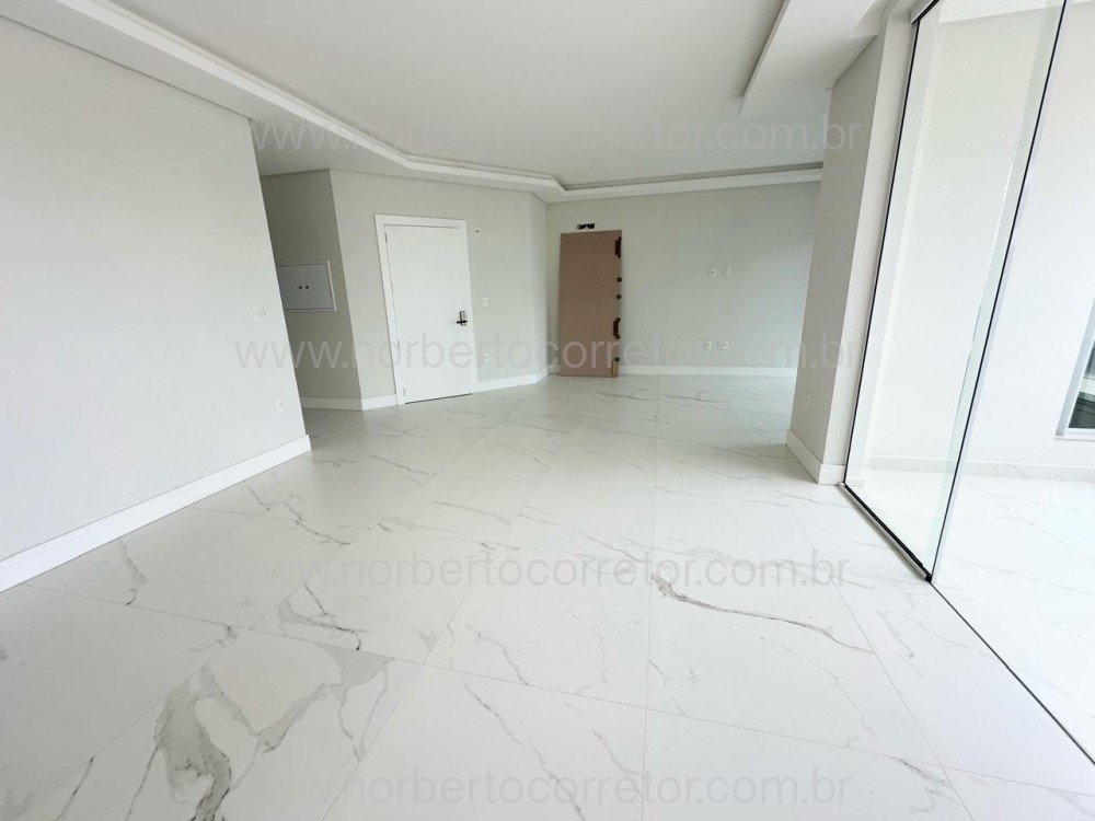 Apartamento 03 sutes em Meia Praia Itapema SC 