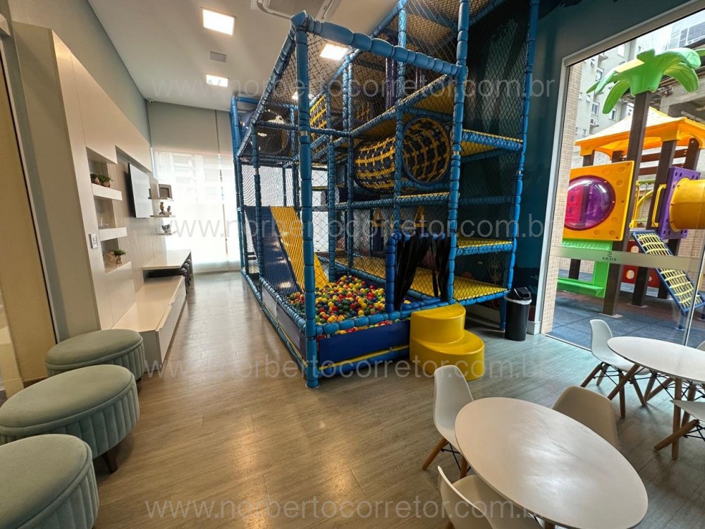 Apartamento 03 sutes em Meia Praia Itapema SC 