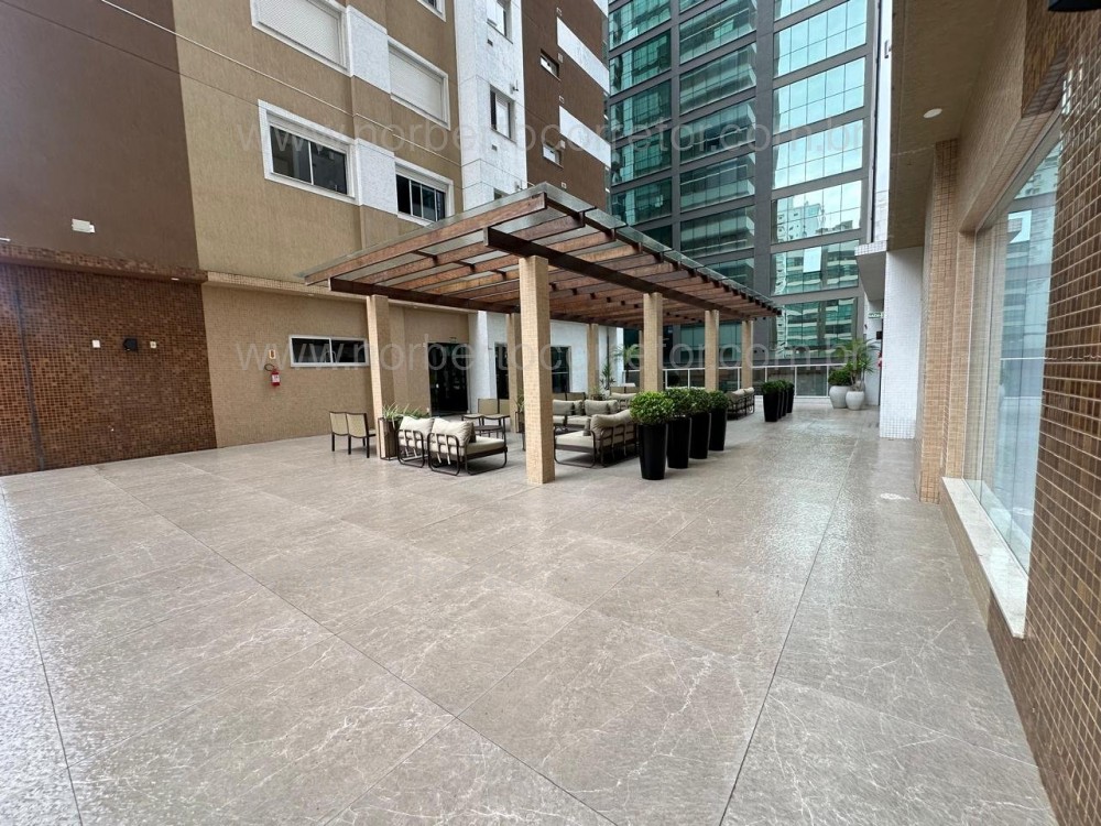 Apartamento 03 sutes em Meia Praia Itapema SC 