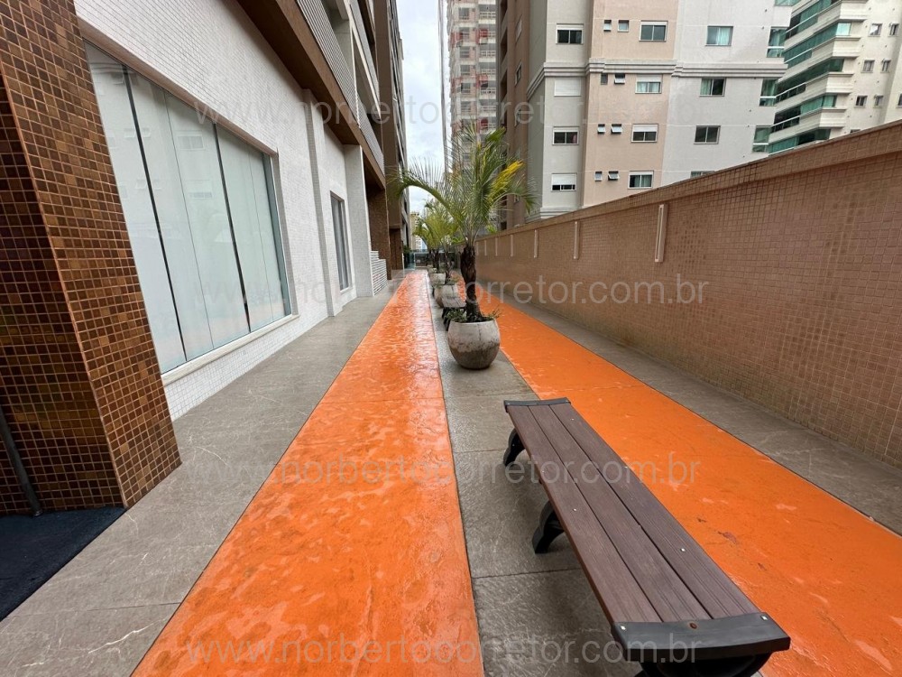 Apartamento 03 sutes em Meia Praia Itapema SC 