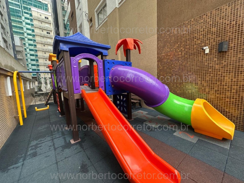 Apartamento 03 sutes em Meia Praia Itapema SC 