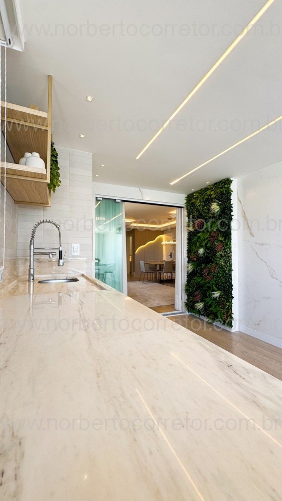 COBERTURA FRENTE MAR MOBILIADA EM ITAPEMA SC