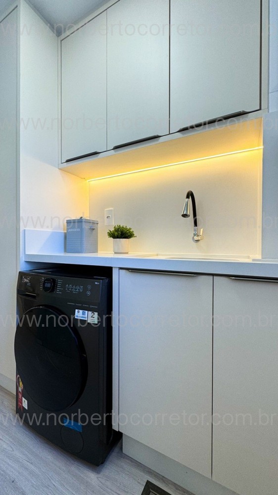 COBERTURA FRENTE MAR MOBILIADA EM ITAPEMA SC