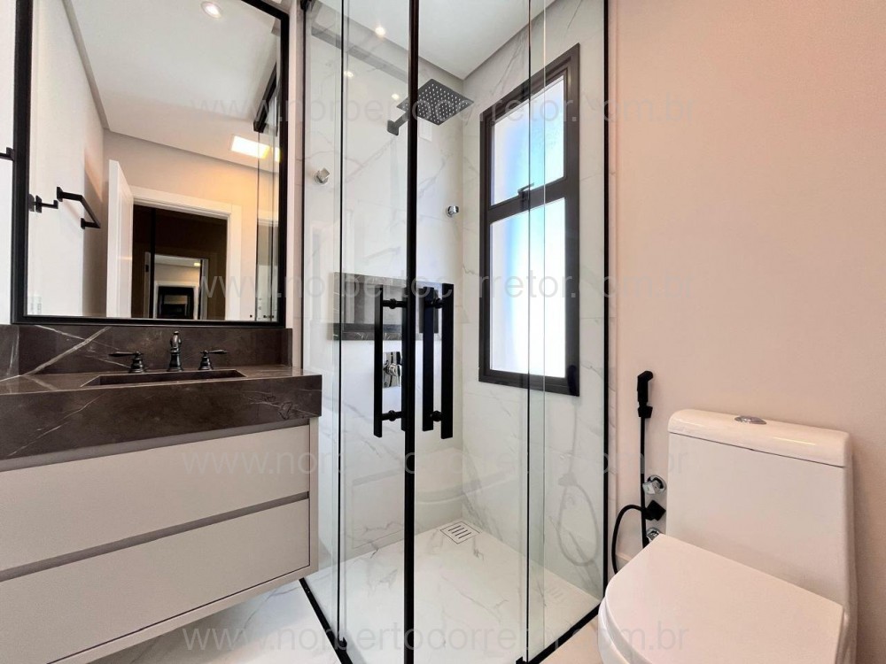 Apartamento 4 su�tes Meia Praia - Itapema SC