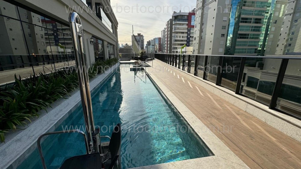 Apartamento 4 su�tes Meia Praia - Itapema SC