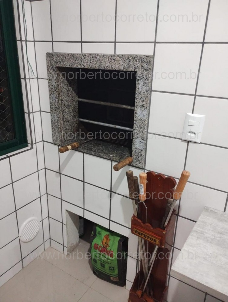 Apartamento pr�ximo ao mar, centro de Itapema SC 