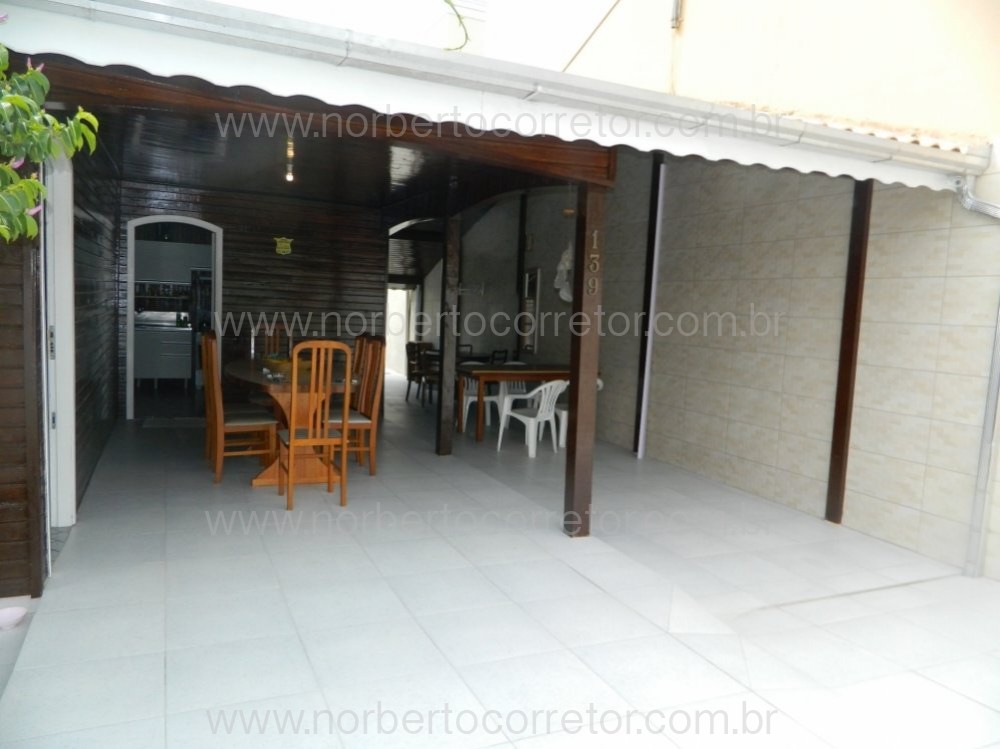 CASA PARA EXCURSO COM PISCINA PARA  60 PESSOAS