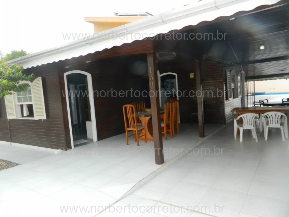 CASA PARA EXCURSO COM PISCINA PARA  60 PESSOAS