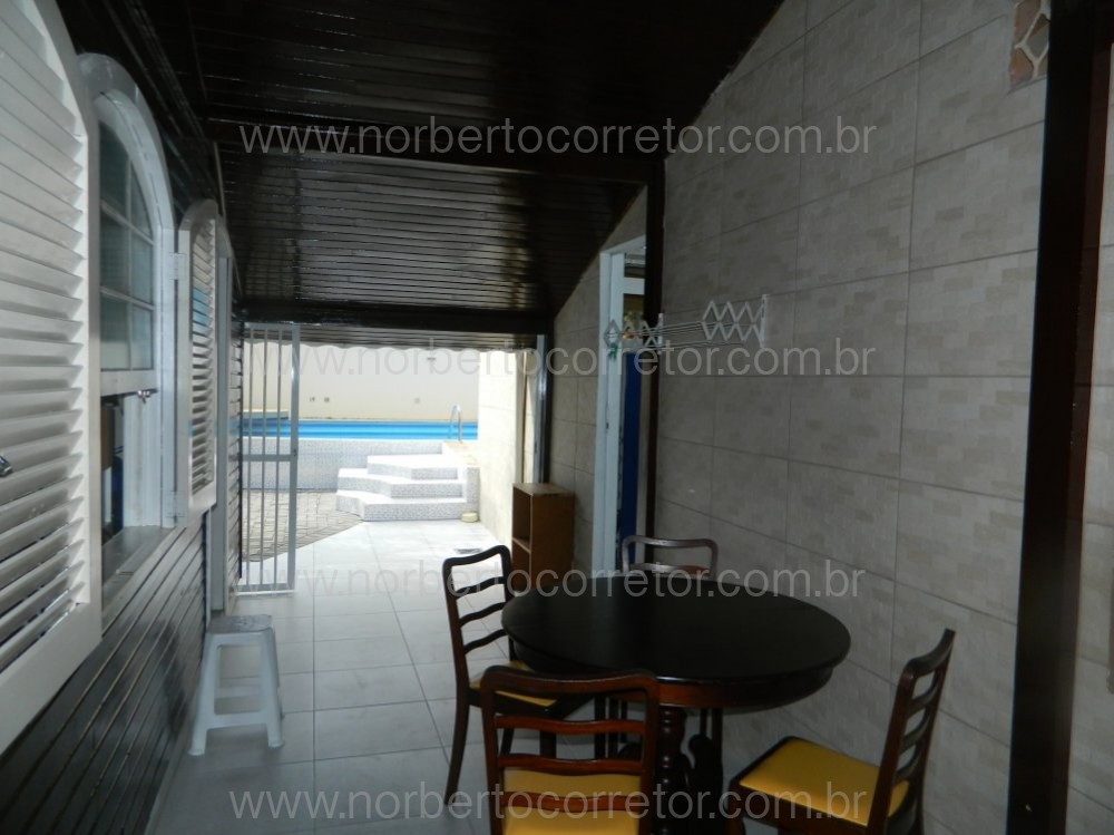 CASA PARA EXCURSO COM PISCINA PARA  60 PESSOAS