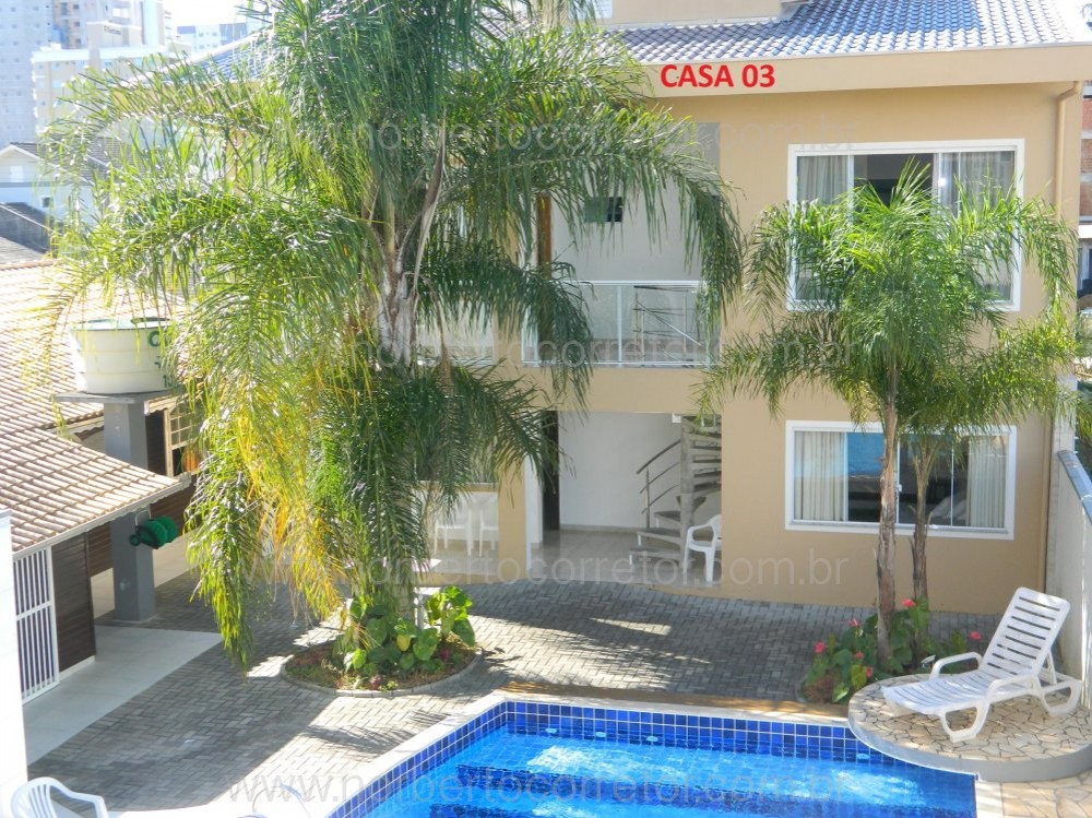 CASA PARA EXCURSO COM PISCINA PARA  60 PESSOAS