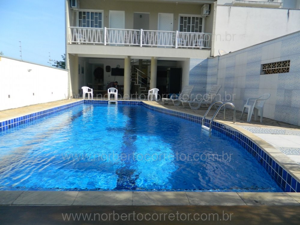 CASA PARA EXCURSO COM PISCINA PARA  60 PESSOAS