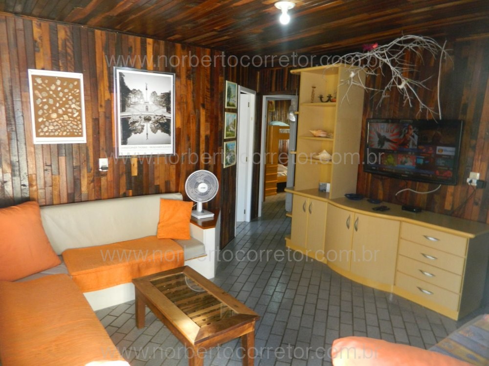 CASA PARA EXCURSO COM PISCINA PARA  60 PESSOAS